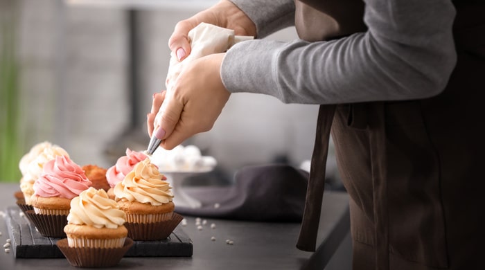 Image decorating cupcakes