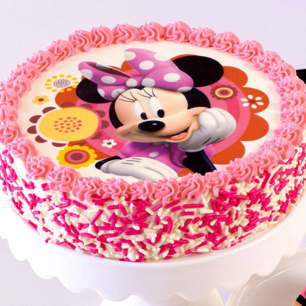 Minnie Mouse Cake Close-up