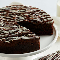 Zoomed in Image of Cookies and Cream Brownie Cake