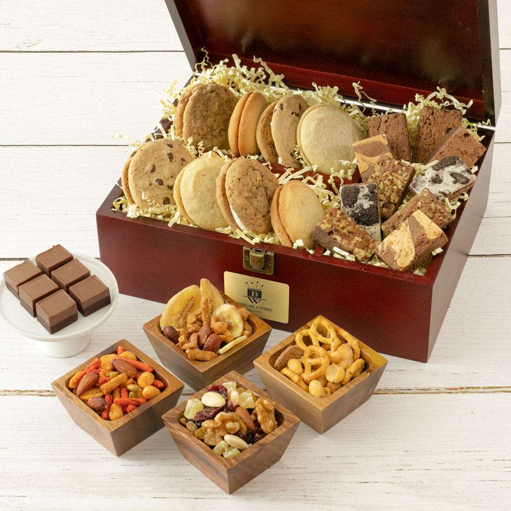 Image of Father's Day Deluxe Snack Chest