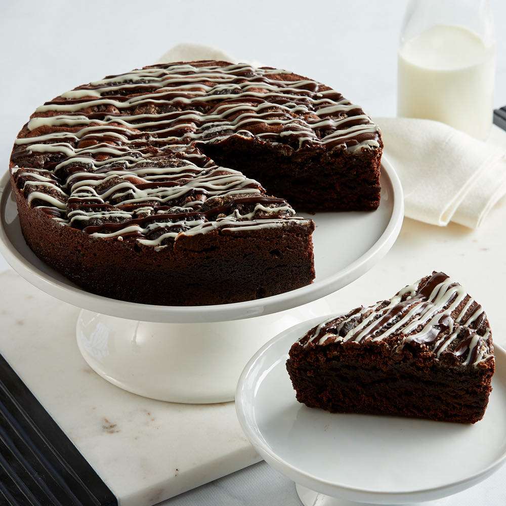 Cookies and Cream Brownie Cake